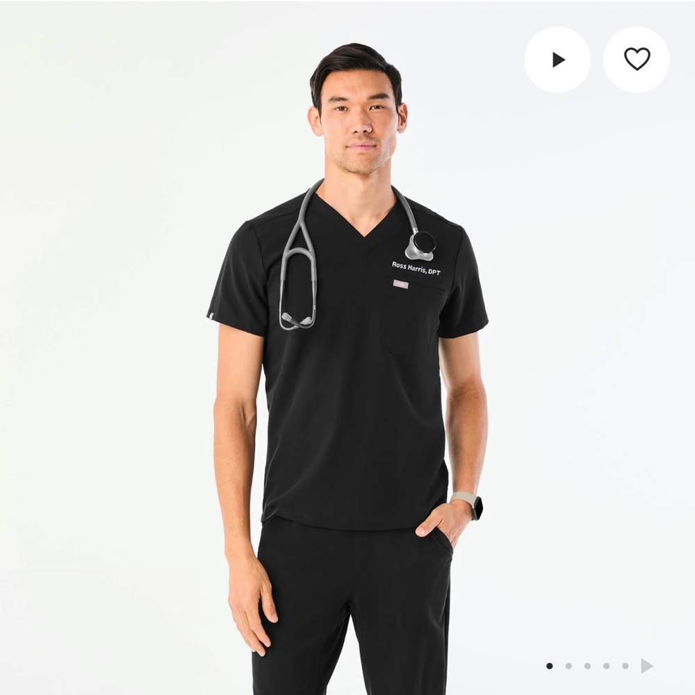Figs Leon three-pocket scrub top - black